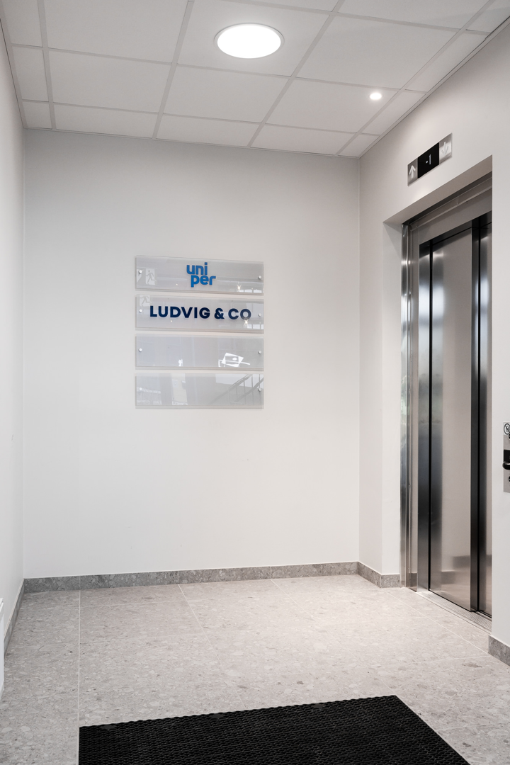 Trapphus med hiss.png Trapphus med hiss.png