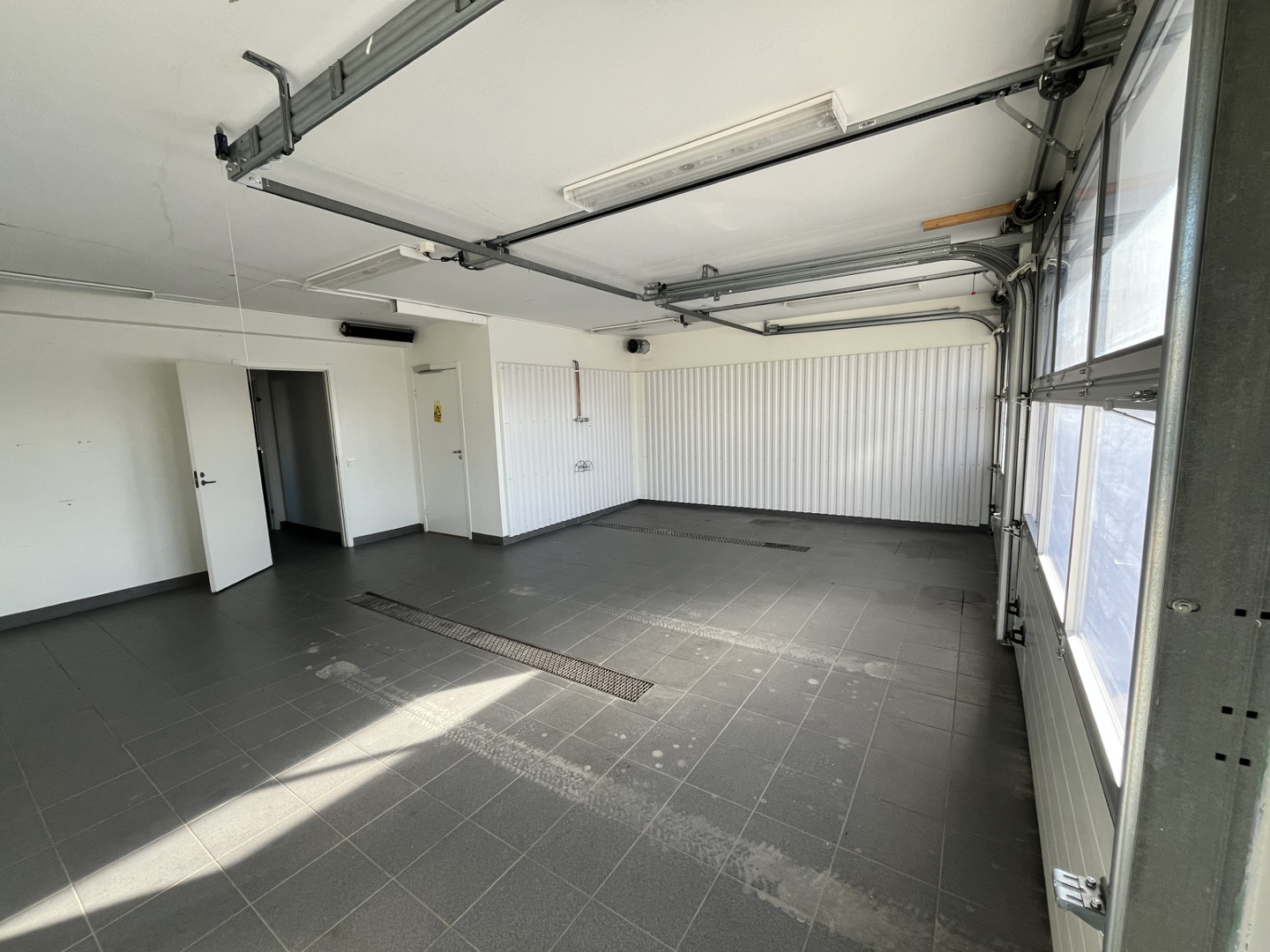 Garage.png Garage.png